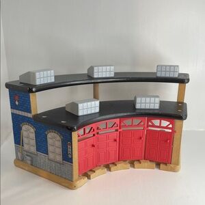 Toys'R'Us Wooden Train Roundhouse Blue Red Doors Brio Compatible